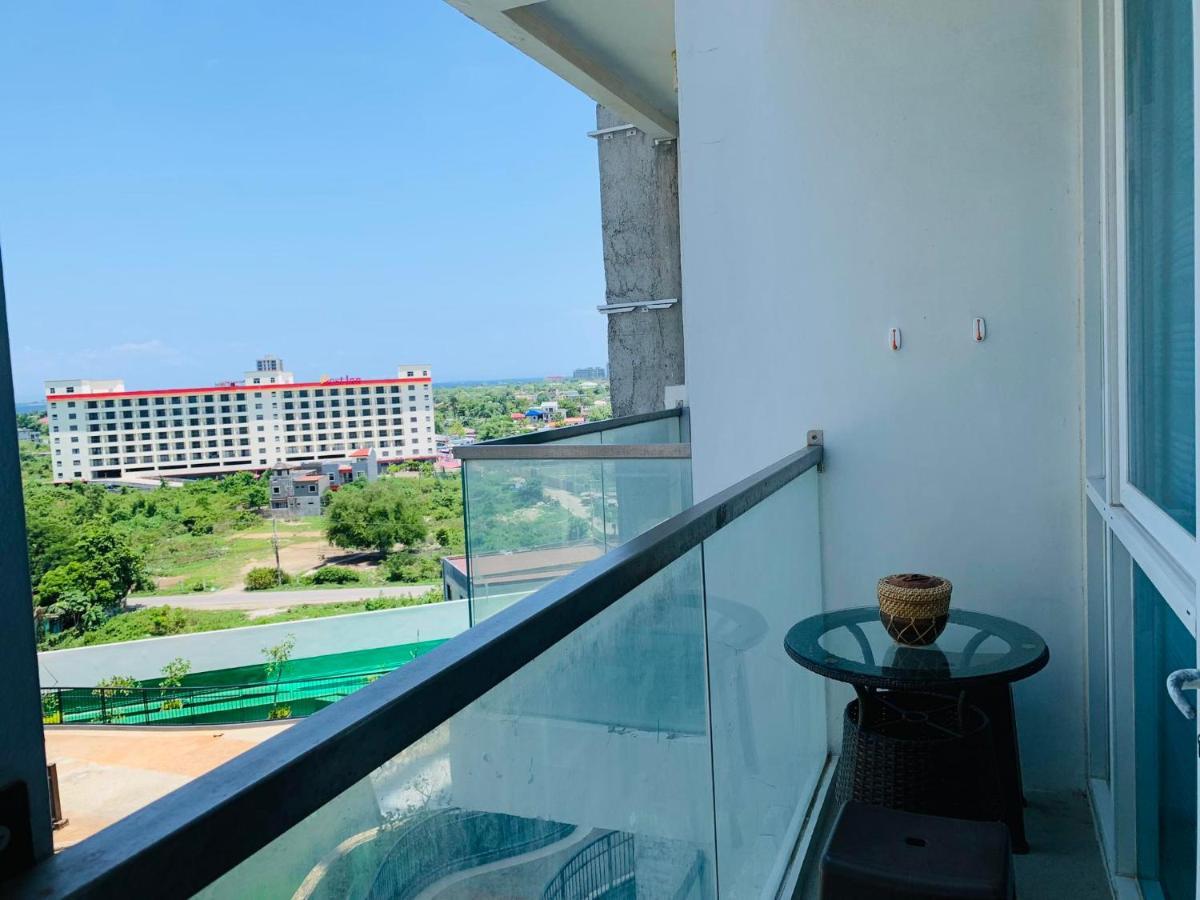 The Mactan Town Hotell Lapu-Lapu City Exteriör bild