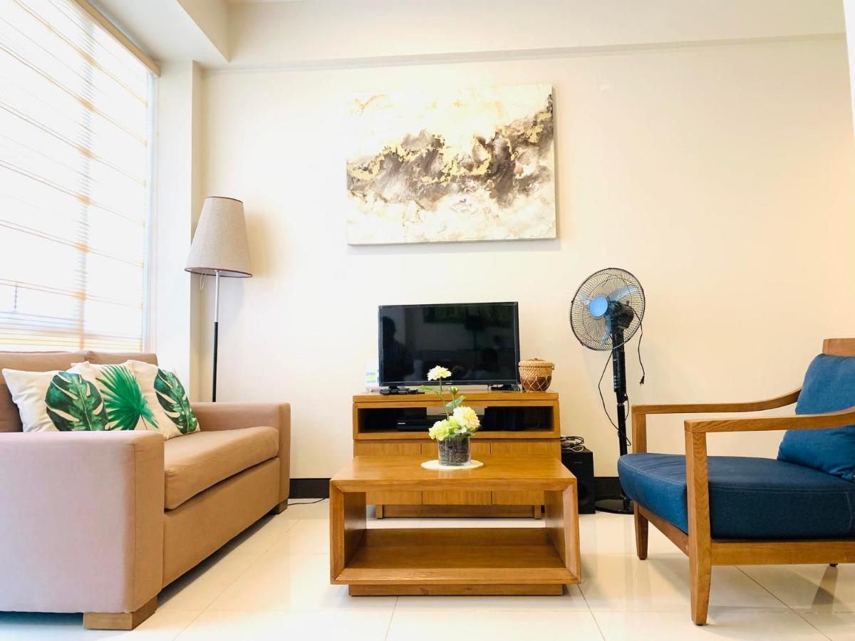 The Mactan Town Hotell Lapu-Lapu City Exteriör bild