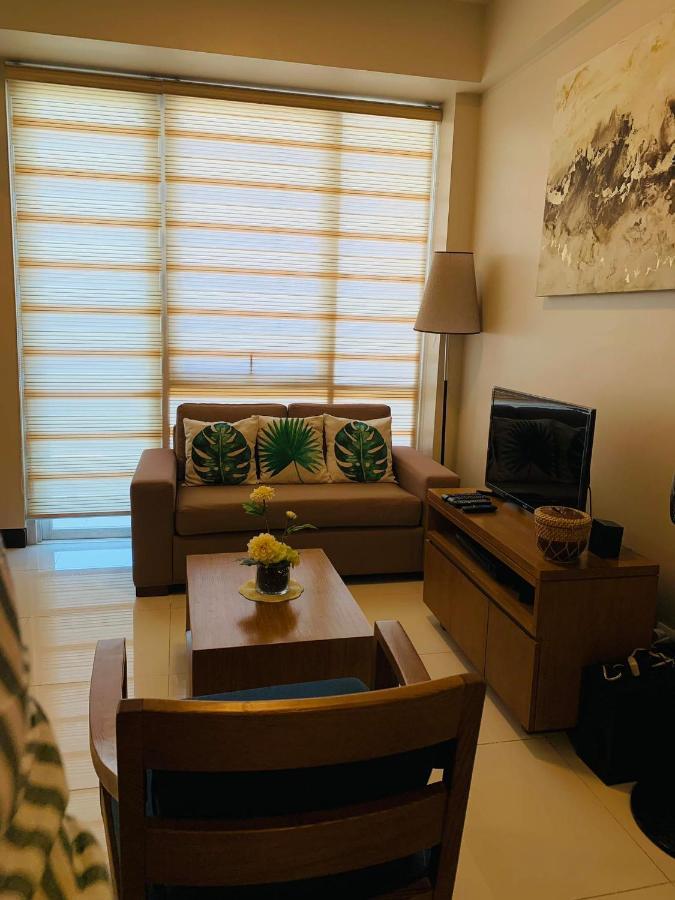 The Mactan Town Hotell Lapu-Lapu City Exteriör bild