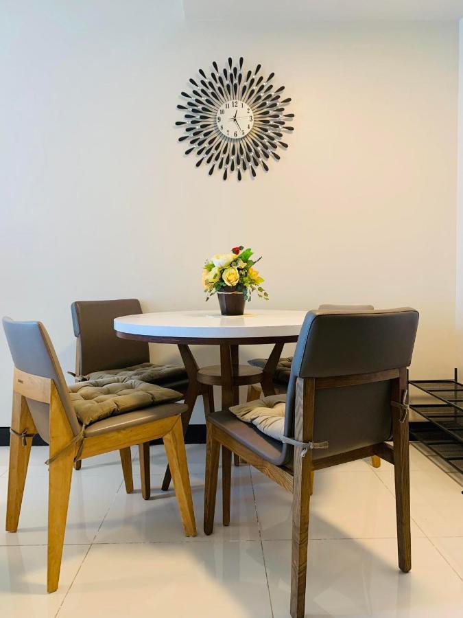 The Mactan Town Hotell Lapu-Lapu City Exteriör bild