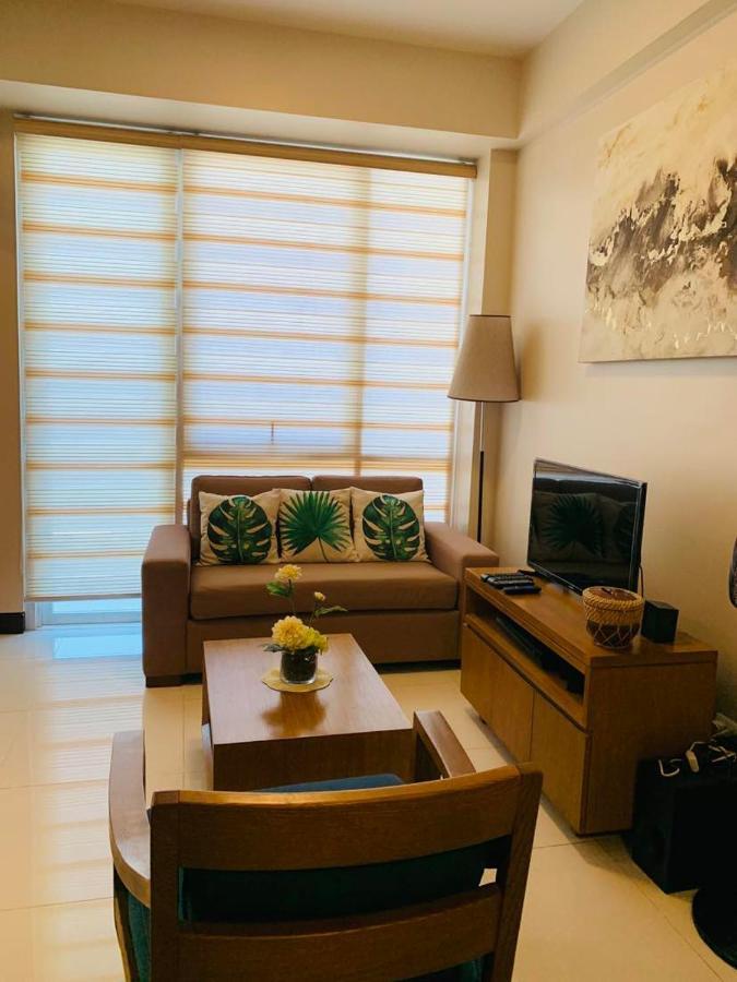 The Mactan Town Hotell Lapu-Lapu City Exteriör bild