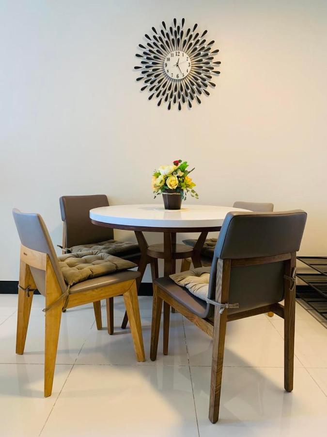 The Mactan Town Hotell Lapu-Lapu City Exteriör bild